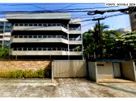 Conjunto de 3 Apartamentos Luxuosos com Piscina, 15 Quartos e Garagem