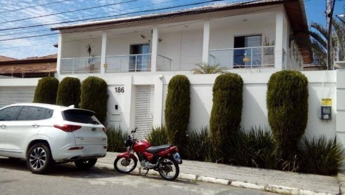 Casa espaçosa com 4 quartos, 6 banheiros, 418 m² construída e 3 vagas - Ocupada