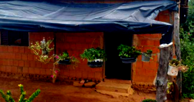 Sítio com 10 hectares, topografia inclinada, área para lavoura