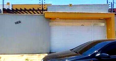 Casa com 3 suítes e garagem para 2 carros em Caxias