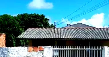 Casa padrão ocupada com 3 quartos, 2 banheiros e 1 vaga