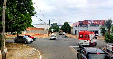 Casa e Edícula com varanda, 481,2m² terreno, Goiânia