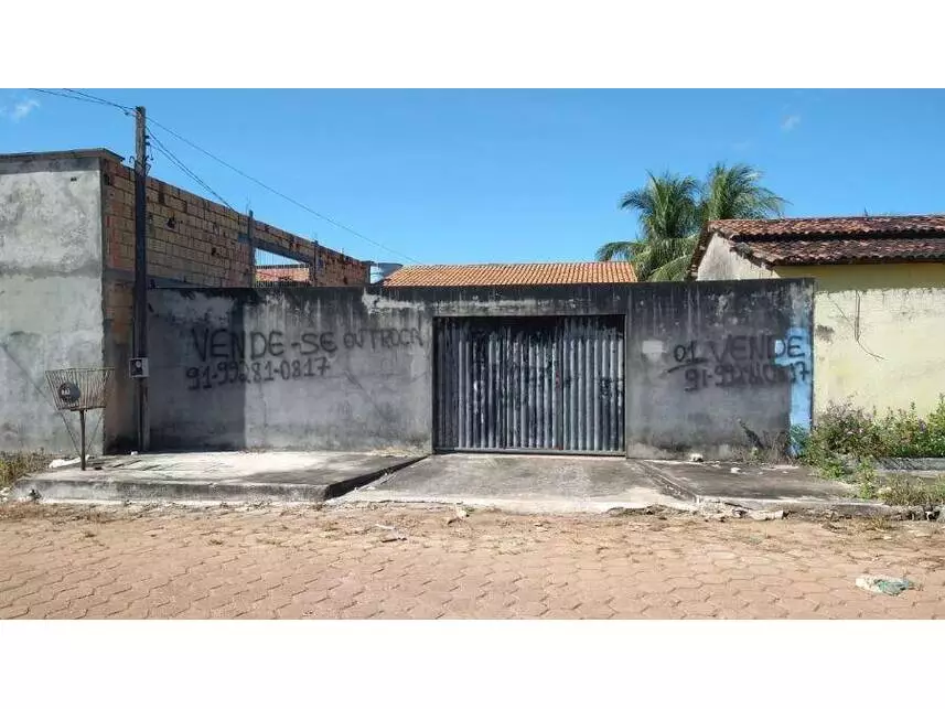 Casa Ocupada com 302m² de Terreno e 128m² Construídos