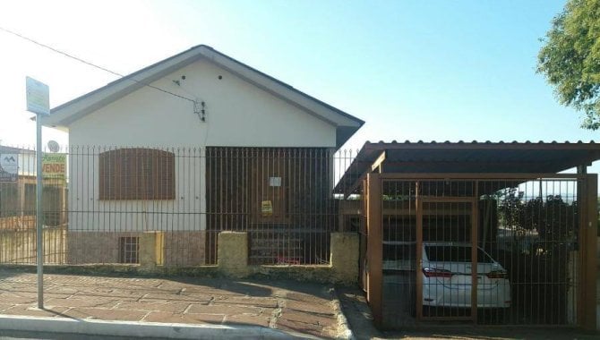 Casa com 3 quartos, 2 banheiros e 1 vaga de garagem