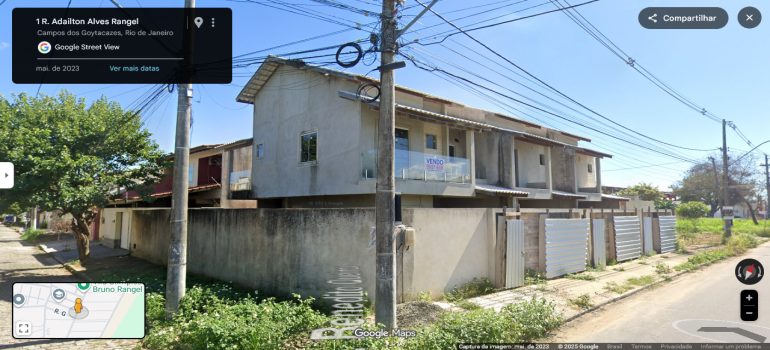 Terreno com 3 sobrados em condomínio em Campos dos Goytacazes