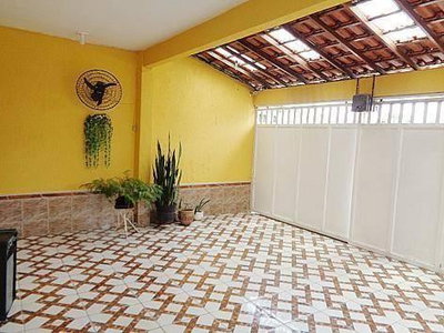 Casa Ocupada com 7 Banheiros e 152m² em Condomínio