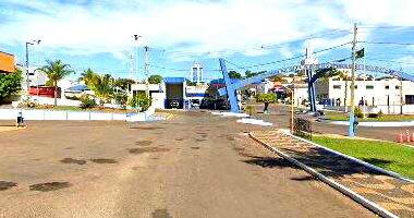 Casa sobrado 4 quartos 2 banheiros 1 vaga ocupada