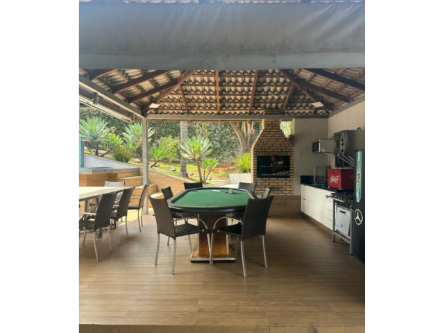 Sobrado de Alto Padrão com 4 quartos, piscina e sauna