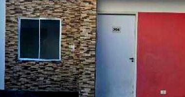 Casa com 2 quartos, 1 banheiro e vaga de garagem