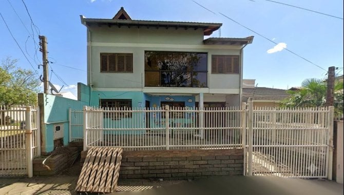 Casa Desocupada 220m² com 240m² de Terreno em Canoas