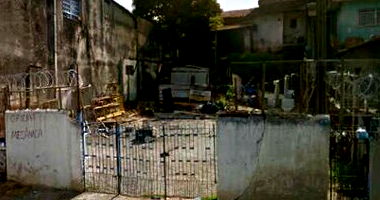 Direitos sobre terreno com 2 quartos, banheiro e 111m² construídos, ocupado