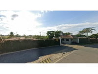 Casa com 5 dormitórios e piscina em Americana/SP