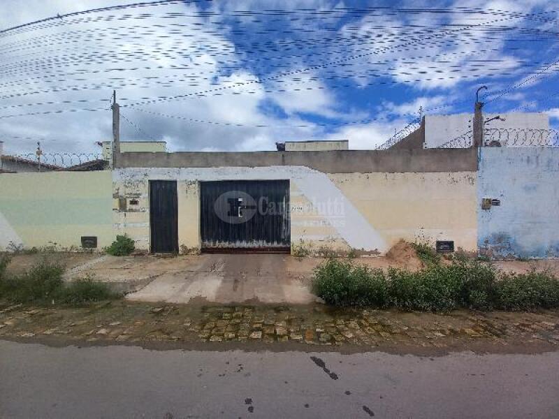Casa com 2 quartos e 2 banheiros em Mossoró/RN