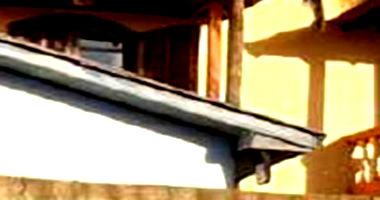 Casa ampla com 900m² construída em terreno de 1.532,8m², desocupada