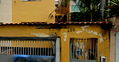 Casa aconchegante com 150m² de terreno e área construída - Ocupada