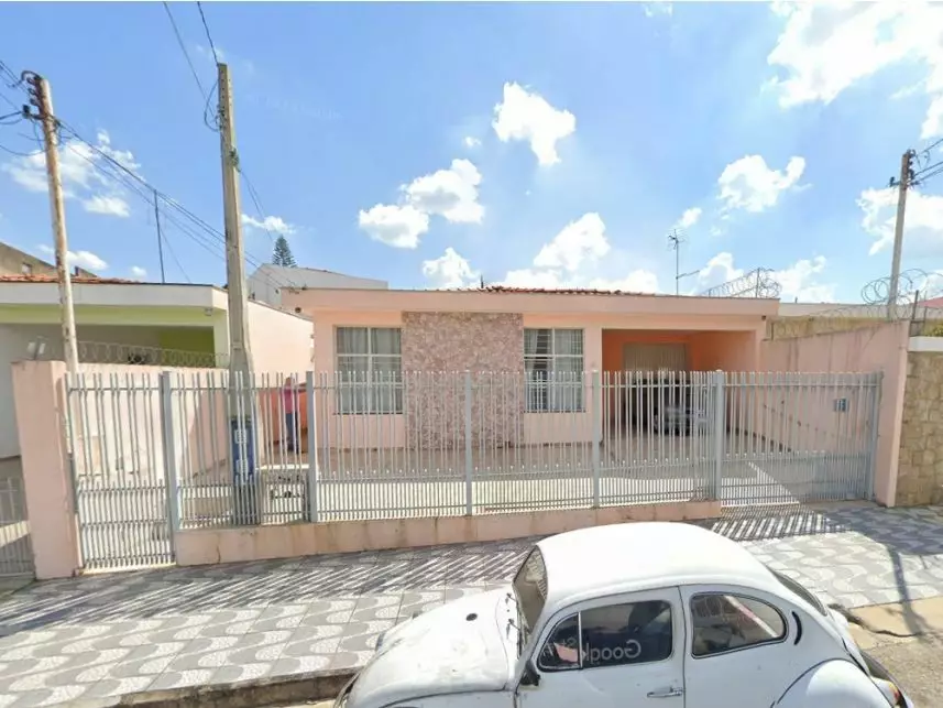 Casa com 367,50m² de terreno e 171,30m² construída em Sorocaba
