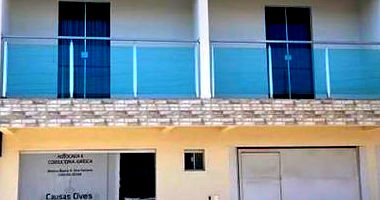 Sobrado Comercial com 2 Apartamentos e Sala Comercial em Cristalina/GO