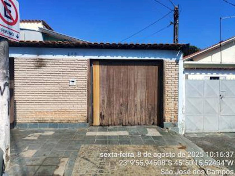 Casa com 2 quartos, 152,88m² de terreno, ocupada
