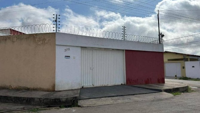 Casa com 2 quartos, 1 banheiro e 1 vaga em Timon