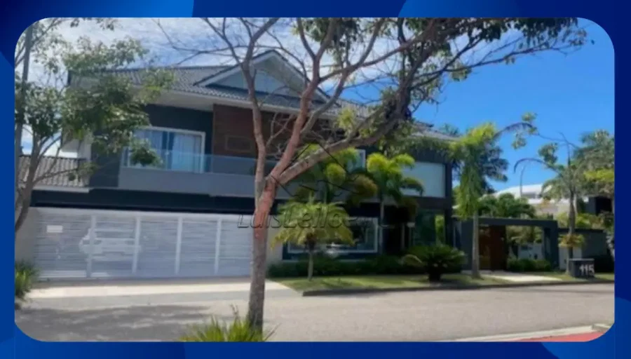 Casa de alto padrão com 2 pavimentos, 681m², 2 quartos, 2 banheiros, vaga para 2 carros