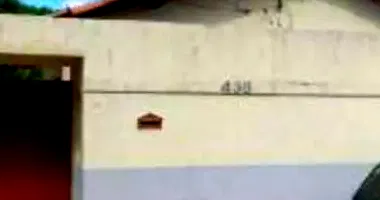 Casa padrão desocupada com 3 quartos e 2 banheiros, 86m² construída