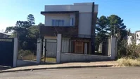 Casa ocupada com 3 quartos, 2 banheiros e 208 m²