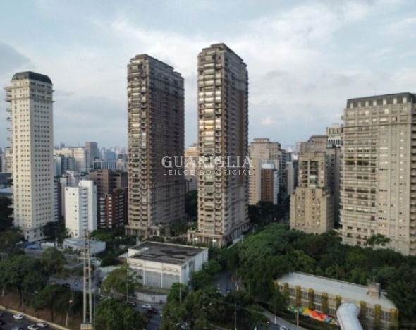 Luxuoso Apartamento com 511,75 m² em São Paulo