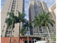 Apartamento em Leilão com 2 Quartos e 2 Vagas