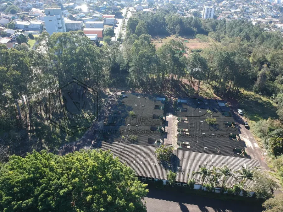 Prédio Comercial com Amplo Terreno no Bairro Ideal