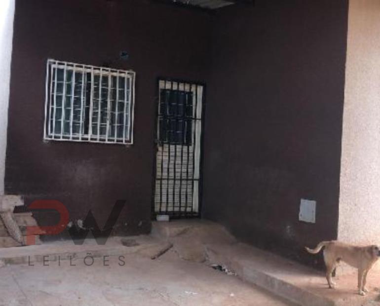 Casa em Águas Lindas de Goiás com 3 quartos e 200m² de terreno