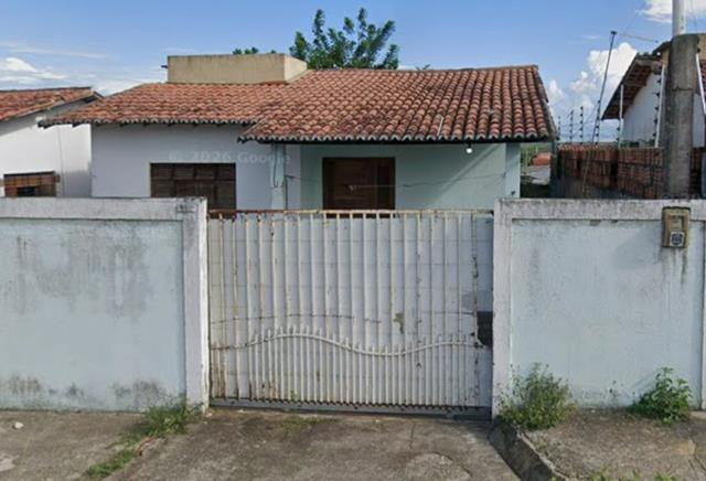 Casa ocupada com 61,80 m² construídos
