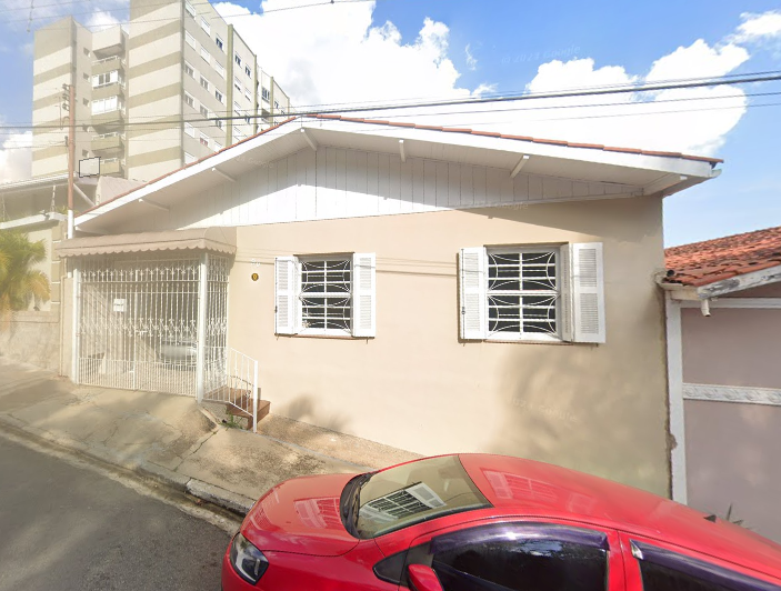 Casa com 208,00 m² - Centro - (02)