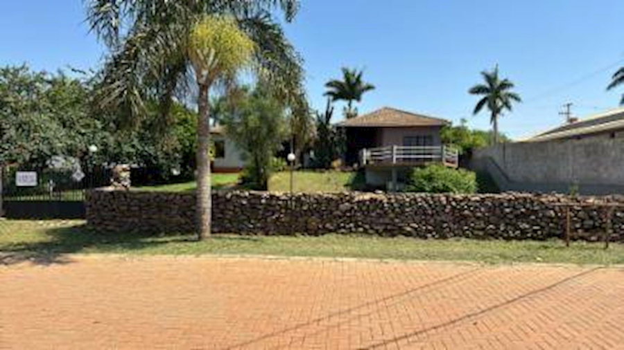 Casa em Condomínio com 4 Quartos, 3 Banheiros e 239m²