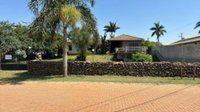 Casa em Condomínio com 4 Quartos, 3 Banheiros e 239m²