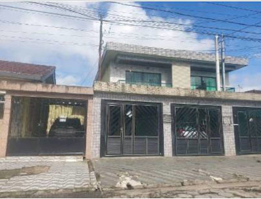 Casa Ocupada com 3 Quartos em São Vicente/SP