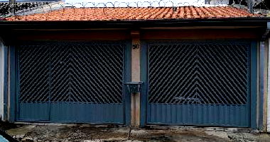 Casa com 3 quartos, banheiro, sala, cozinha e área de serviço, 140m² construída