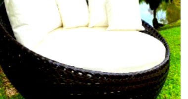 Chaise Love em Novo Estado com Almofadas