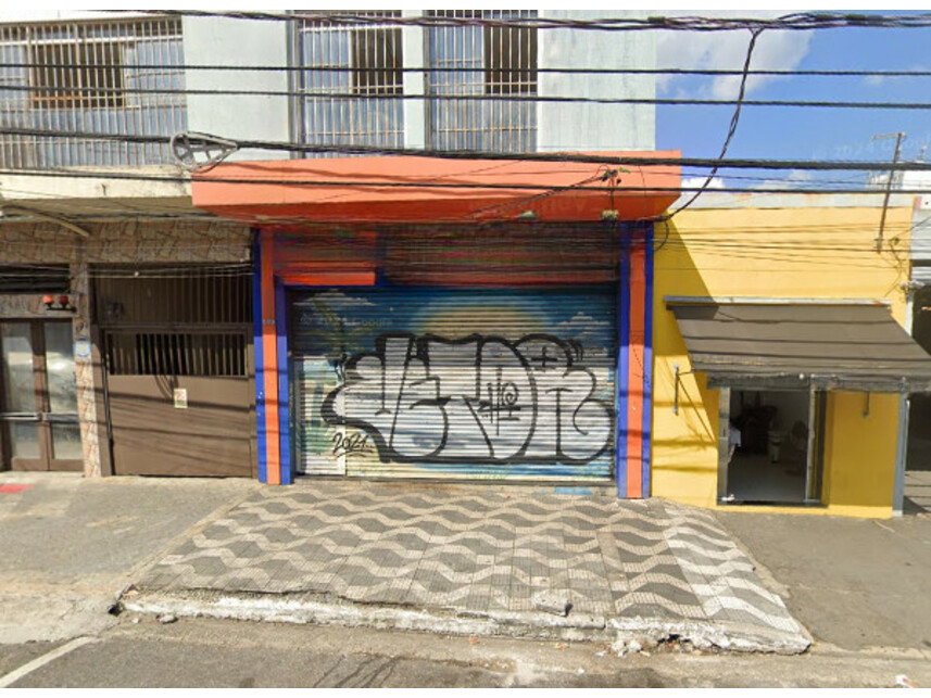 Loja comercial com 887,60m² útil, desocupada, ideal para investimento