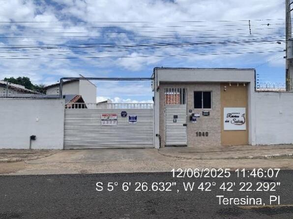 Casa com 2 quartos, 1 vaga de garagem, 61,39 m², ocupada