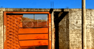 Lote de terreno residencial com 292,47m², muro e portão, imóvel ocupado