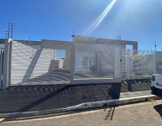 Casa ocupada com 94,61 m² em residencial