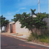 Casa com 4 baias para cavalos em Sales Oliveira