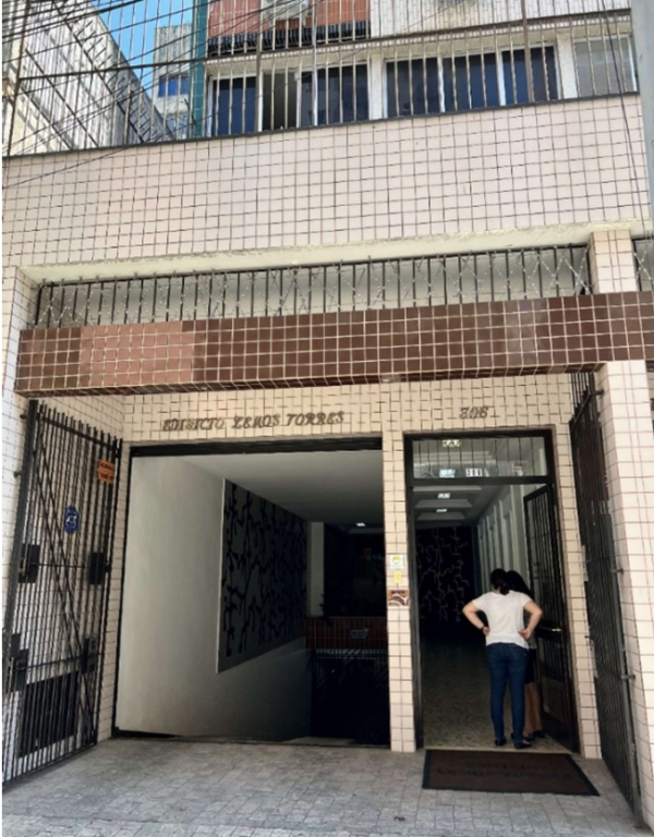Conjunto Comercial com 1 Vaga de Garagem em Edifício