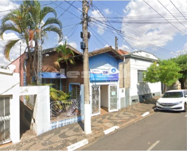 Casa no Centro de Itapira/SP com 2 pavimentos e edícula