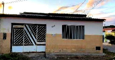 Casa em Iacu com 2 quartos e 1 vaga de garagem