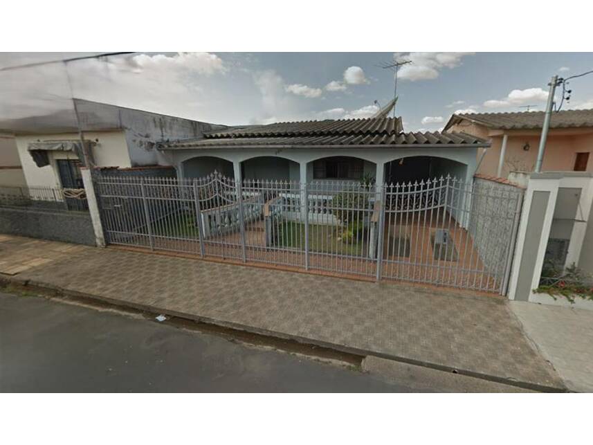Casa em leilão com 4 quartos e 3 banheiros