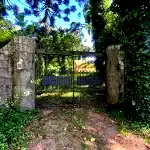 Terreno com casa 3 quartos e 231,55m² construída, desocupado