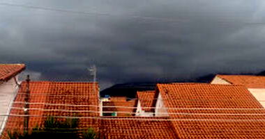 Casa 03 Andares com Piscina e 3 Quartos em Mesquita-RJ