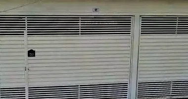 Casa com 3 quartos, suíte e garagem