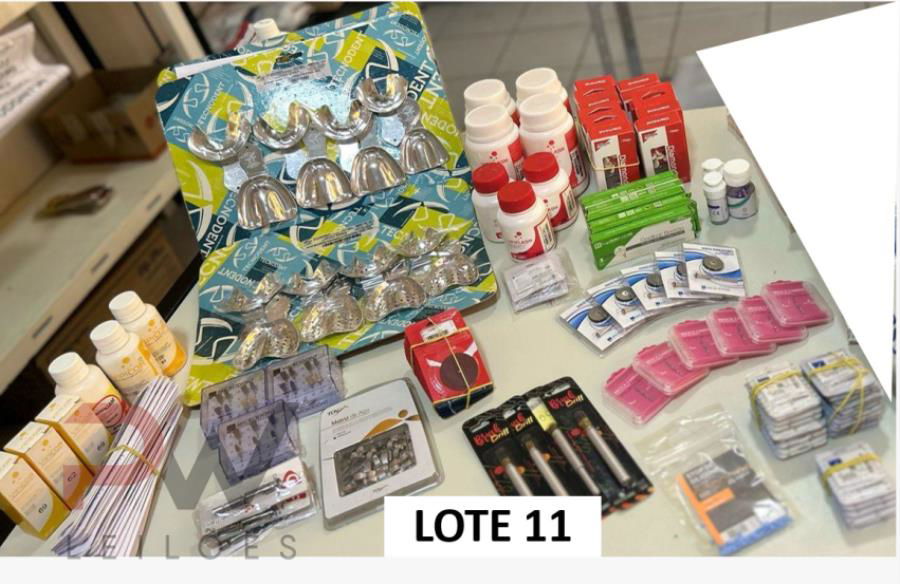 Lote com Material Odontológico em Santana do Paraíso
